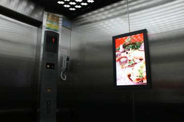 电梯广告机图片.jpg